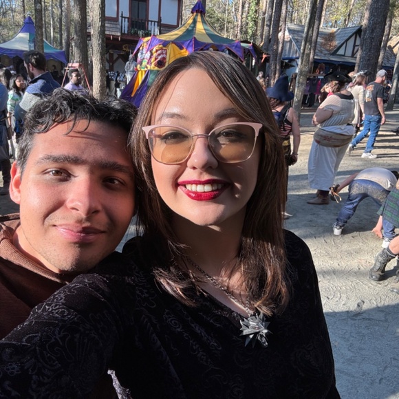 Meet your Posher, Courtney - Picture 2 of 2